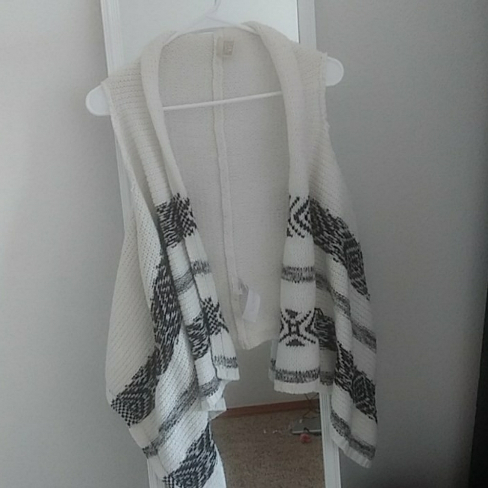 Sleeveless Knitted Cardigan
